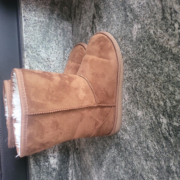 DAWGS Faux Shearling Boots! - Picture 2 of 7